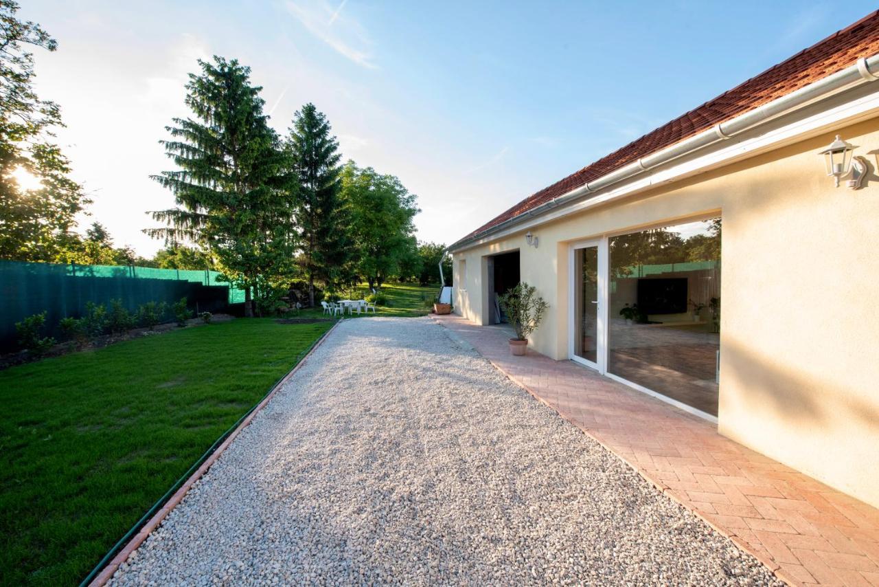 Pitypang Apartman Kápolnásnyék Kapolnasnyek Exterior foto